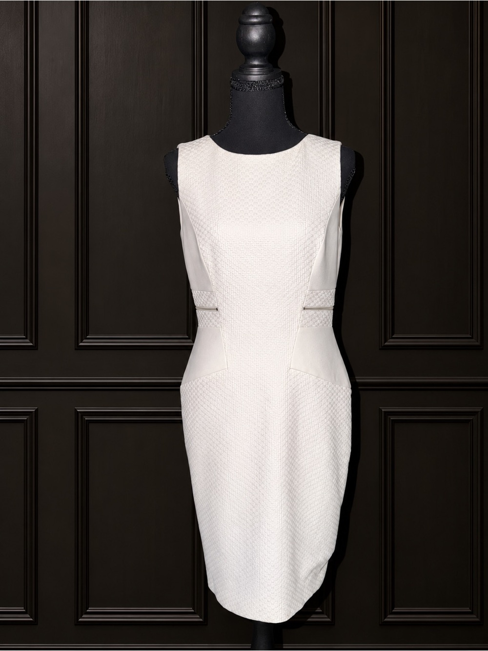 Antonio Melani White Textured Sheath Dress Size 2 Sleeveless Career Cocktail